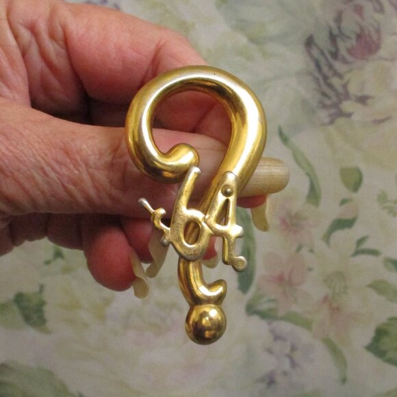RARE 64,000 Dollar Question Game Show Brooch~VINTAGE Gold Plate Question Brooch - Picture 3 of 11